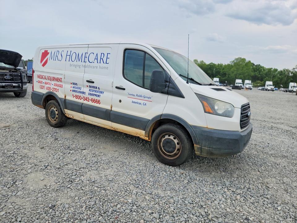 50806996 :رقم المزاد ، 1FTYE1ZM9FKA32801 vin ، 2015 Ford Transit مزاد بيع