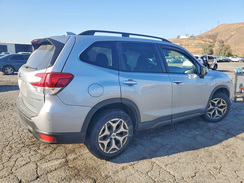 51624696 :رقم المزاد ، JF2SKAFC8MH420494 vin ، 2021 Subaru Forester مزاد بيع