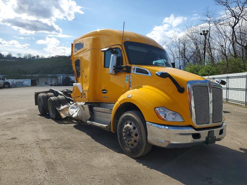 Продажа на аукционе авто 2022 Kenworth T680, vin: 1XKYDP9X3NJ130456, номер лота: 48750866