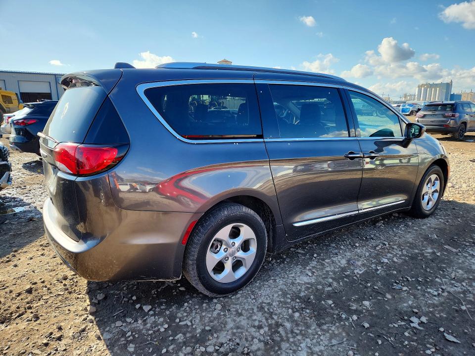 50266256 :رقم المزاد ، 2C4RC1EG5HR757486 vin ، 2017 Chrysler Pacifica مزاد بيع
