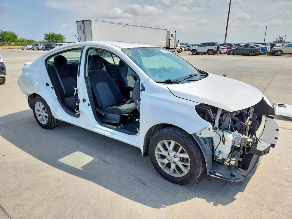 49498686 :رقم المزاد ، 3N1CN7AP3KL819581 vin ، 2019 Nissan Versa مزاد بيع