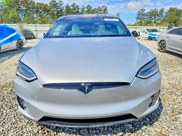 Продажа на аукционе авто 2018 Tesla Model X, vin: 5YJXCDE22JF087670, номер лота: 47626516