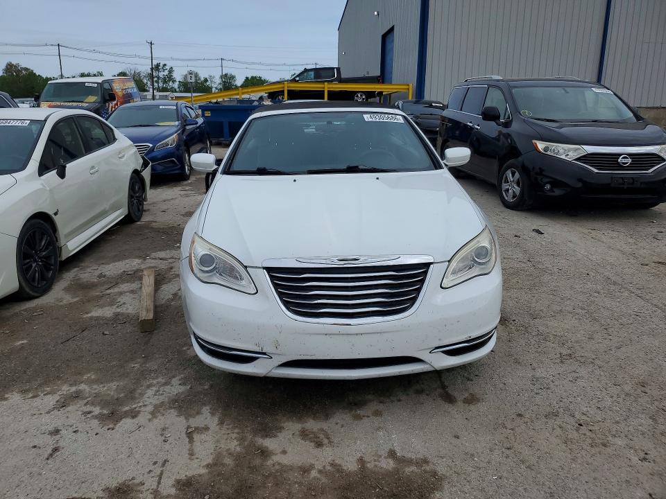 49305686 :رقم المزاد ، 1C3BCBEB4DN560106 vin ، 2013 Chrysler 200 مزاد بيع