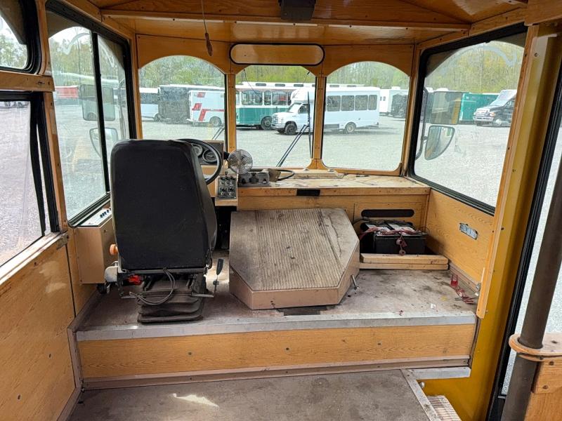 51716246 :رقم المزاد ، 4UZAACBW66CW81658 vin ، 2006 Freightliner Chassis مزاد بيع