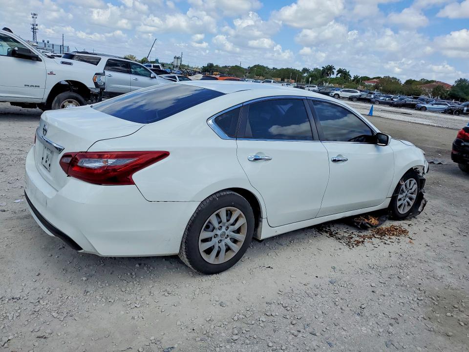 2018 Nissan Altima მანქანა იყიდება აუქციონზე, vin: 1N4AL3AP8JC229900, აუქციონის ნომერი: 51432906