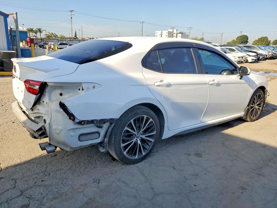 2018 Toyota Camry მანქანა იყიდება აუქციონზე, vin: 4T1B11HKXJU638957, აუქციონის ნომერი: 51190626