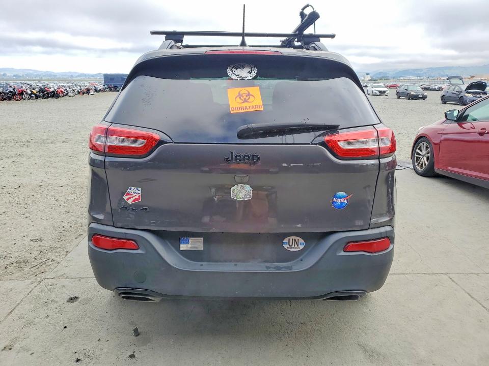 48296926 :رقم المزاد ، 1C4PJMCX4JD515346 vin ، 2018 Jeep Cherokee مزاد بيع