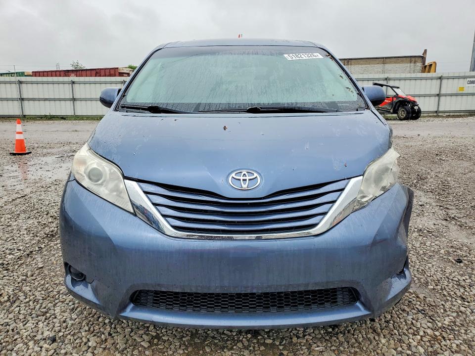 51821326 :رقم المزاد ، 5TDJZ3DC2HS162639 vin ، 2017 Toyota Sienna مزاد بيع