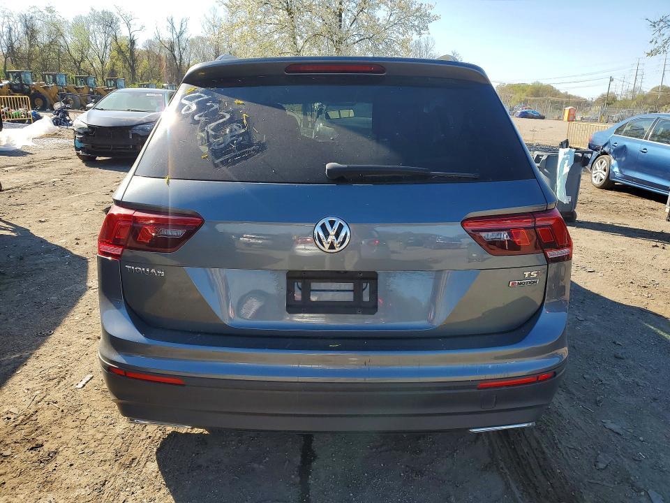 48930506 :رقم المزاد ، 3VV0B7AX4JM106093 vin ، 2018 Volkswagen Tiguan مزاد بيع