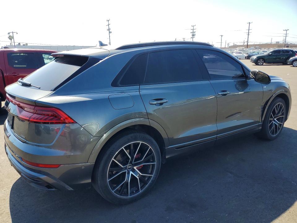 48613116 :رقم المزاد ، WA1EVAF1XMD032847 vin ، 2021 Audi Q8 مزاد بيع