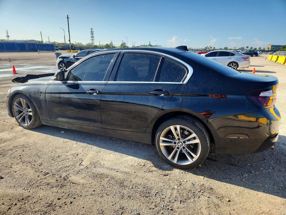 51206126 :رقم المزاد ، WBA8B9G55HNU50175 vin ، 2017 Bmw 330 مزاد بيع