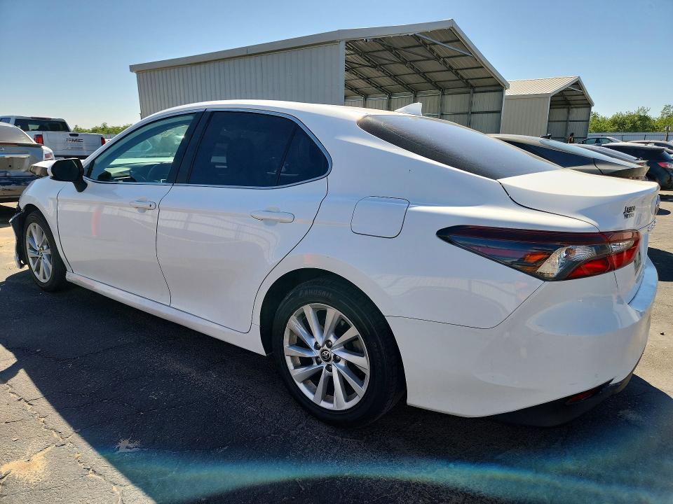 Продаж на аукціоні авто 2022 Toyota Camry, vin: 4T1C11AK6NU617673, номер лоту: 48645546