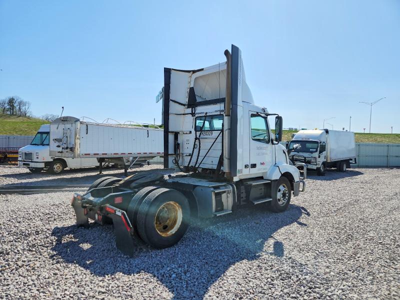 50617886 :رقم المزاد ، 4V4N39TG7JN892475 vin ، 2018 Volvo Vnl مزاد بيع
