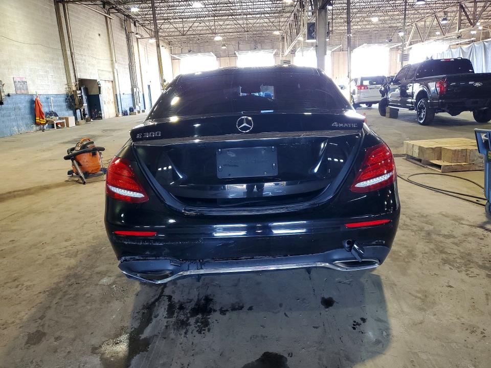51648056 :رقم المزاد ، WDDZF4KB5HA011776 vin ، 2017 Mercedes-benz E مزاد بيع