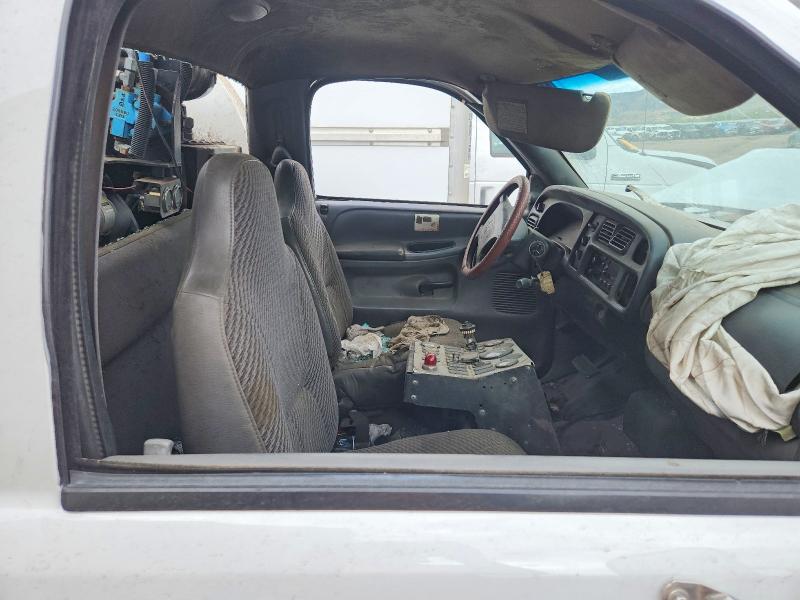 47273946 :رقم المزاد ، 3B6MC3663YM201717 vin ، 2000 Dodg Ram مزاد بيع