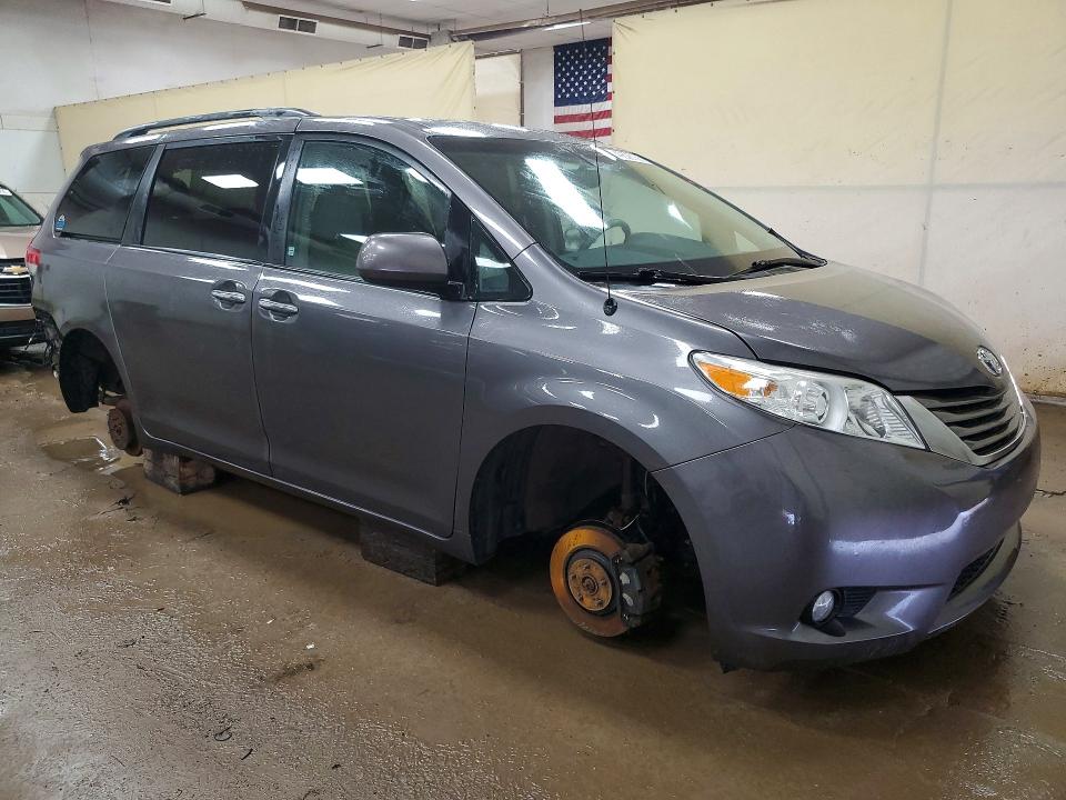 49628156 :رقم المزاد ، 5TDDK3DC5ES086962 vin ، 2014 Toyota Sienna مزاد بيع