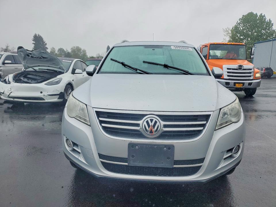 50950666 :رقم المزاد ، WVGAV7AX2BW547521 vin ، 2011 Volkswagen Tiguan مزاد بيع