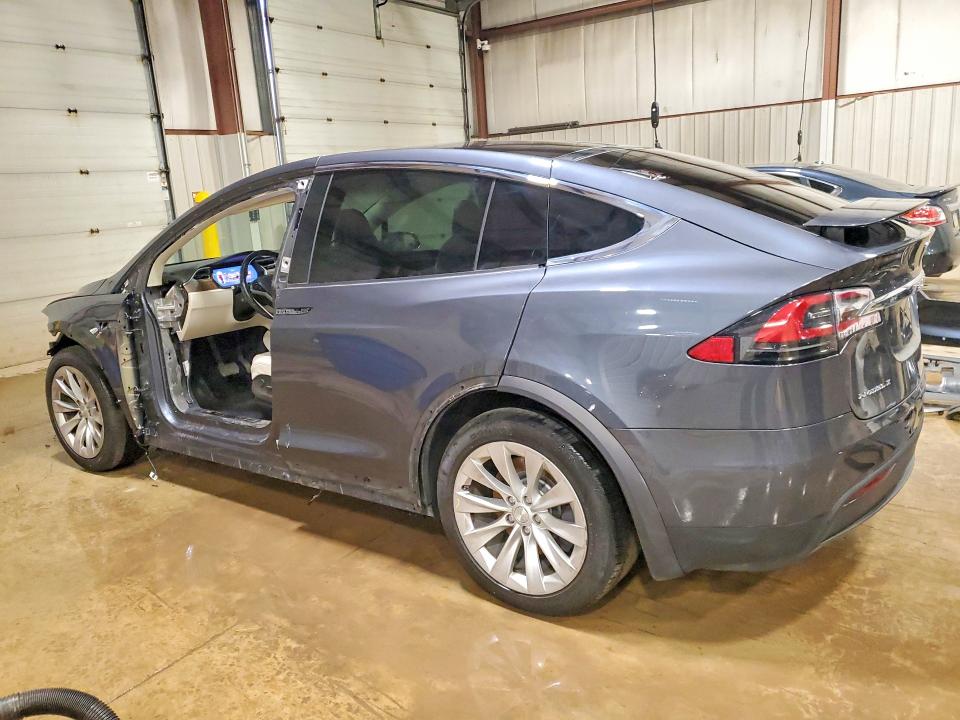 49377136 :رقم المزاد ، 5YJXCBE2XHF074499 vin ، 2017 Tesla Model X مزاد بيع