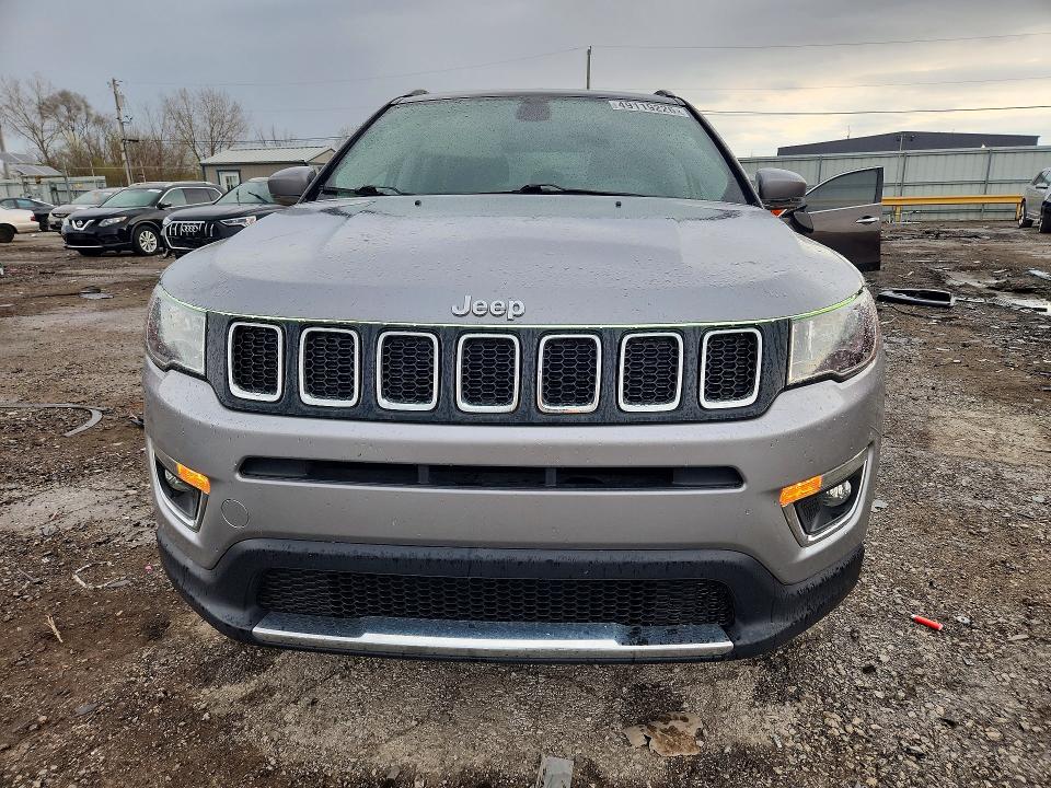 49119226 :رقم المزاد ، 3C4NJDCB0KT641744 vin ، 2019 Jeep Compass مزاد بيع