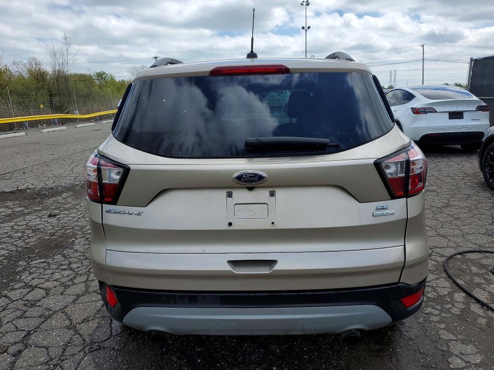 51116046 :رقم المزاد ، 1FMCU0GD8JUB61888 vin ، 2018 Ford Escape مزاد بيع