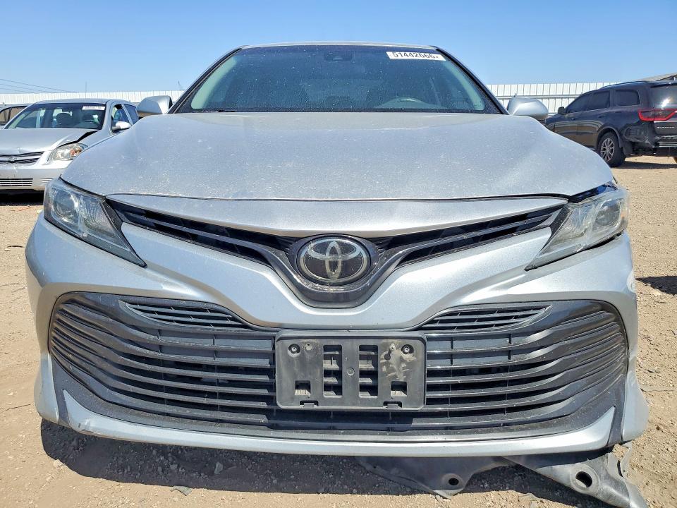 2018 Toyota Camry მანქანა იყიდება აუქციონზე, vin: 4T1B11HK1JU108828, აუქციონის ნომერი: 51442666