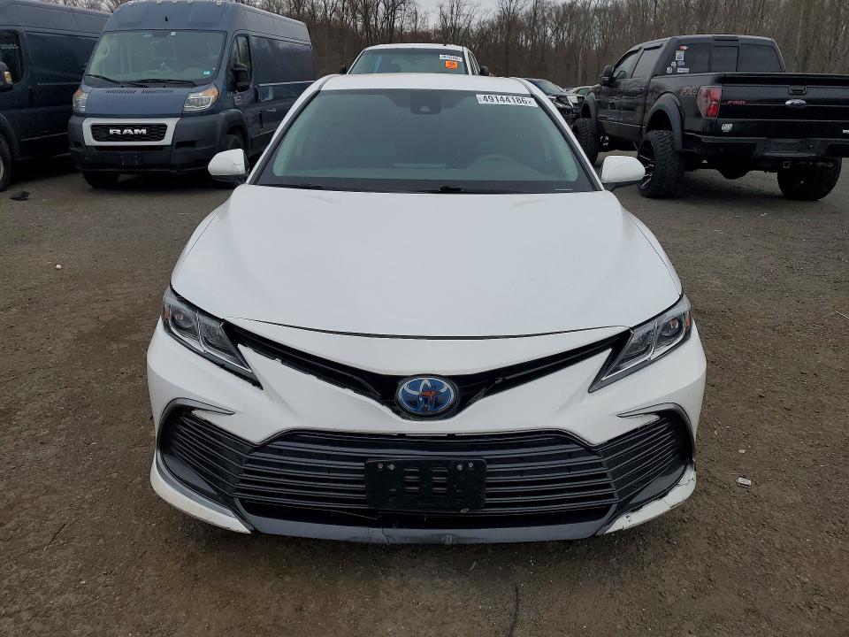 2021 Toyota Camry Hybrid მანქანა იყიდება აუქციონზე, vin: 4T1C31AKXMU556286, აუქციონის ნომერი: 49144186