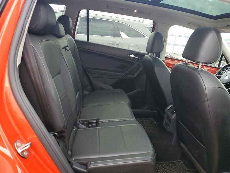 49181586 :رقم المزاد ، 3VV2B7AX2JM114962 vin ، 2018 Volkswagen Tiguan مزاد بيع