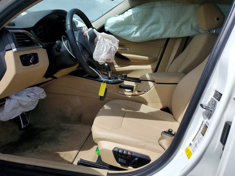 50006996 :رقم المزاد ، WBA3B1G53FNT05306 vin ، 2015 Bmw 320 مزاد بيع