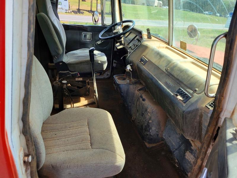 49274076 :رقم المزاد ، 4VHJCAPF5XN864862 vin ، 1999 Volvo Conventional مزاد بيع