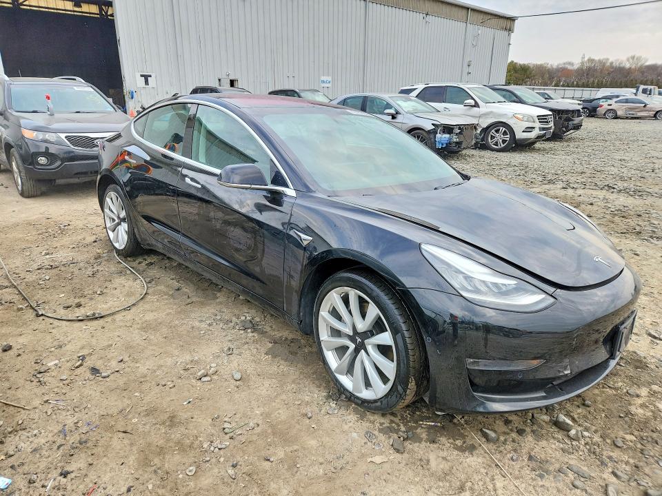 49459296 :رقم المزاد ، 5YJ3E1EB4JF184683 vin ، 2018 Tesla Model 3 مزاد بيع