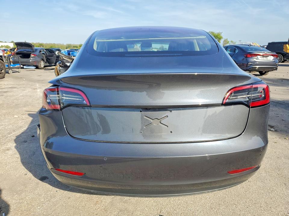48135386 :رقم المزاد ، 5YJ3E1EA7JF007813 vin ، 2018 Tesla Model 3 مزاد بيع