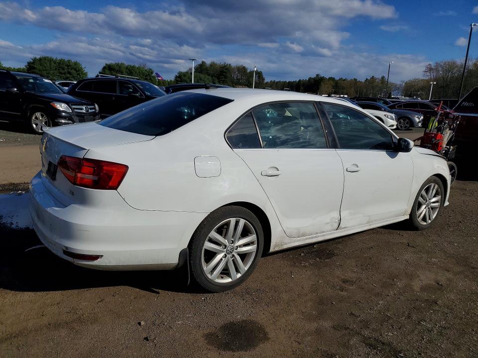 50065356 :رقم المزاد ، 3VWL17AJ7FM309851 vin ، 2015 Volkswagen Jetta مزاد بيع