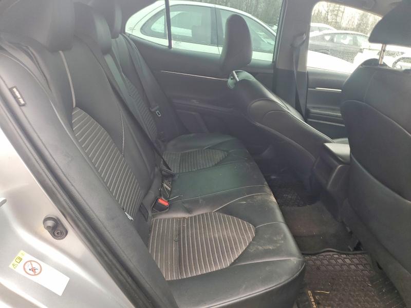 48535436 :رقم المزاد ، 4T1B11HK5JU124871 vin ، 2018 Toyota Camry مزاد بيع