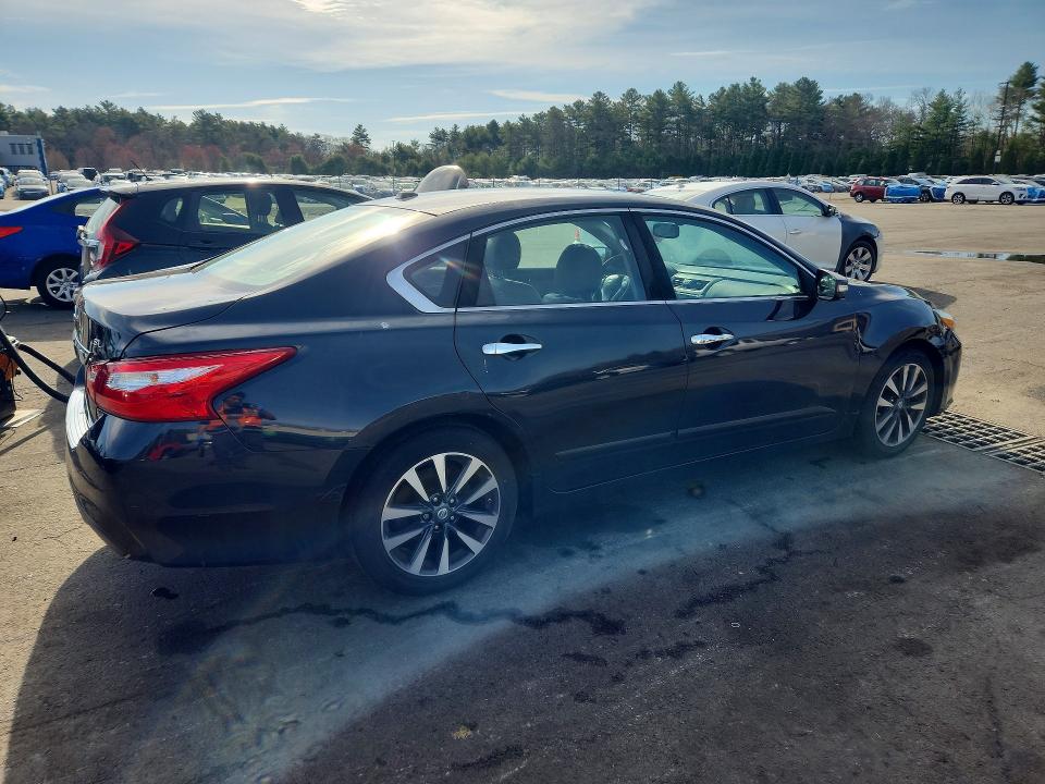 Продажа на аукционе авто 2017 Nissan Altima, vin: 1N4AL3AP3HC165758, номер лота: 49735306