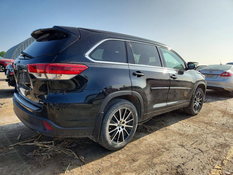 2018 Toyota Highlander მანქანა იყიდება აუქციონზე, vin: 5TDJZRFH8JS554770, აუქციონის ნომერი: 50747946