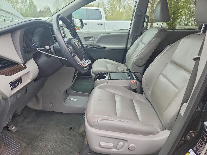 49164496 :رقم المزاد ، 5TDYZ3DC8HS898757 vin ، 2017 Toyota Sienna مزاد بيع