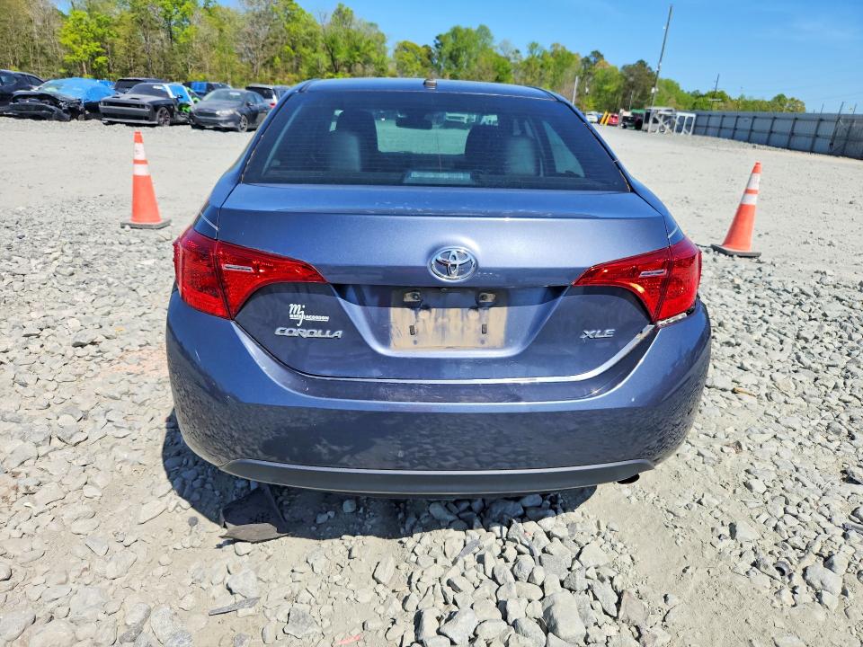 49564266 :رقم المزاد ، 5YFBURHE8JP829746 vin ، 2018 Toyota Corolla مزاد بيع