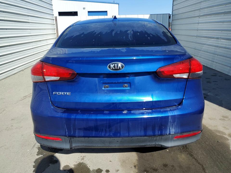 48632106 :رقم المزاد ، 3KPFL4A76JE247598 vin ، 2018 Kia Forte مزاد بيع
