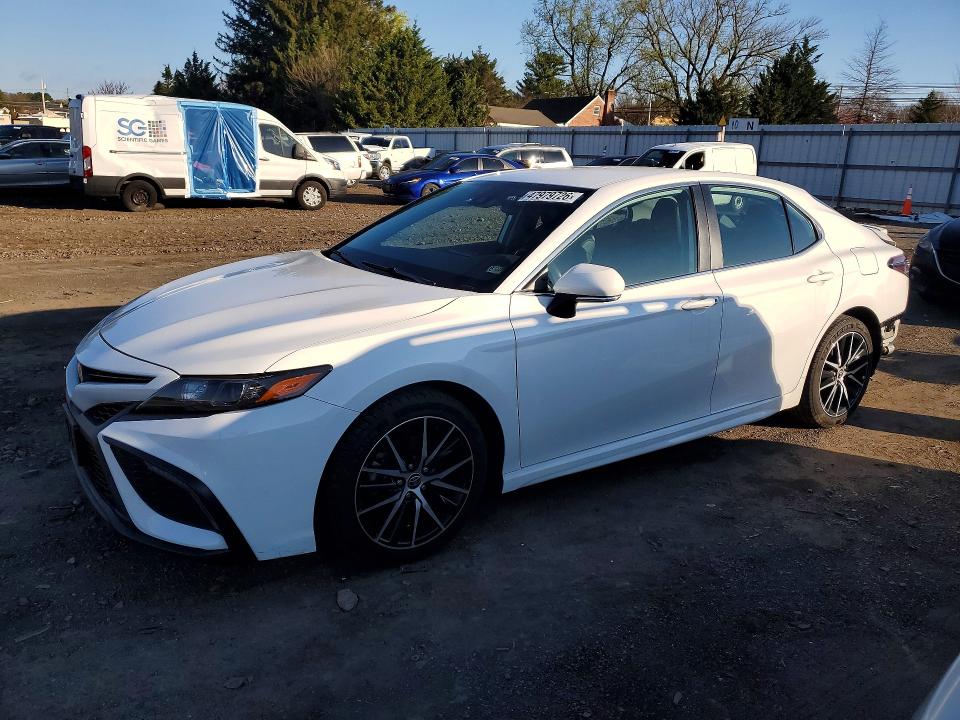 Auction sale of the 2022 Toyota Camry Hybrid, vin: 4T1G31AK0NU579966, lot number: 47979726