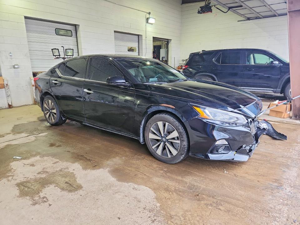 49283676 :رقم المزاد ، 1N4BL4EW8MN373144 vin ، 2021 Nissan Altima مزاد بيع
