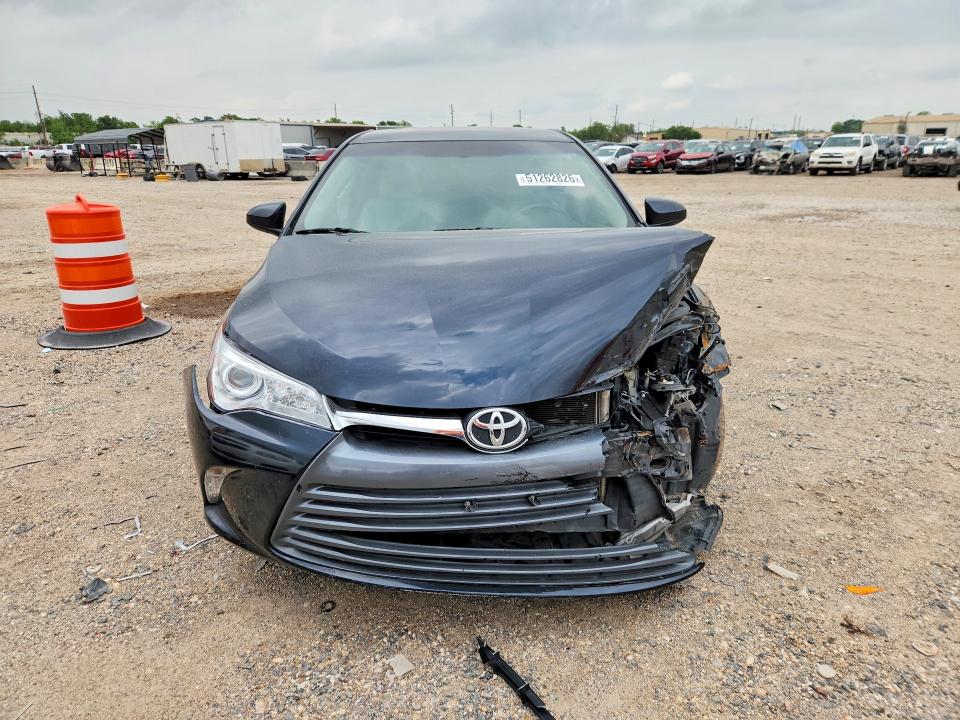 51262826 :رقم المزاد ، 4T1BF1FK1HU655001 vin ، 2017 Toyota Camry مزاد بيع