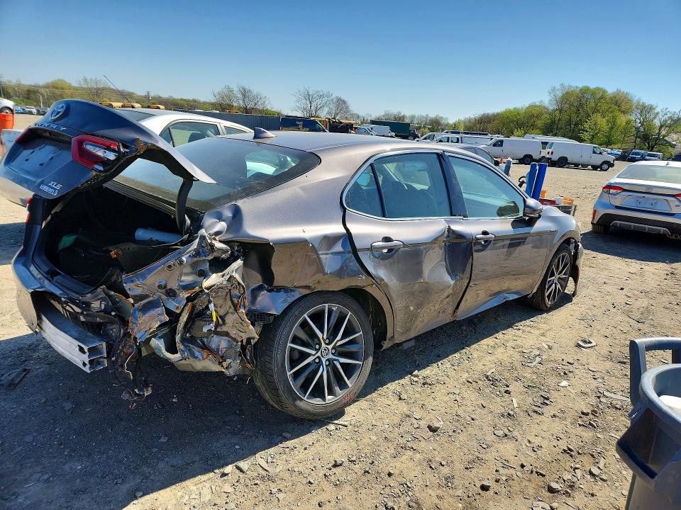 48945256 :رقم المزاد ، 4T1F31AK6MU555309 vin ، 2021 Toyota Camry Hybrid مزاد بيع