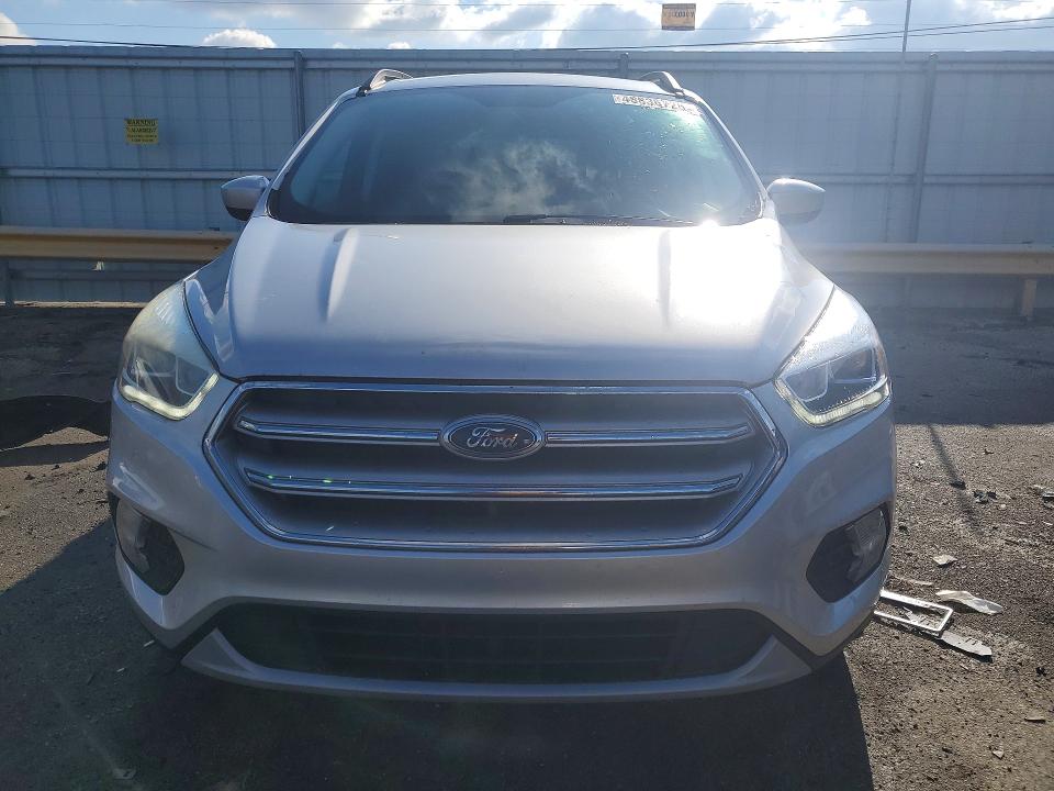 2017 Ford Escape მანქანა იყიდება აუქციონზე, vin: 1FMCU0G9XHUE38207, აუქციონის ნომერი: 48836726
