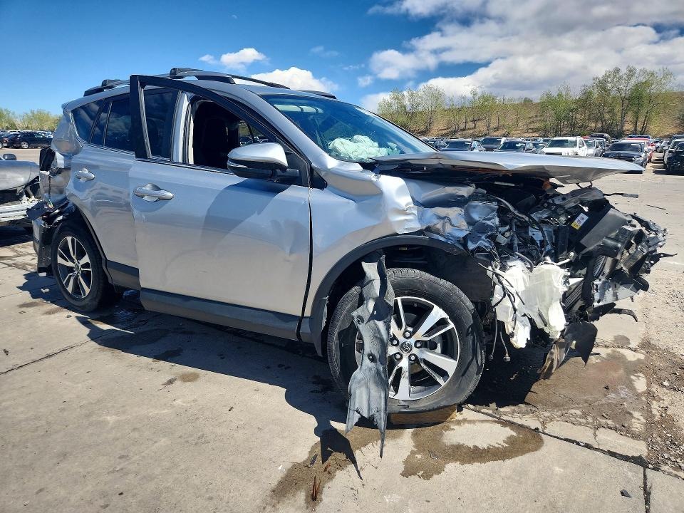 51275636 :رقم المزاد ، JTMRFREV5JJ211172 vin ، 2018 Toyota Rav4 مزاد بيع