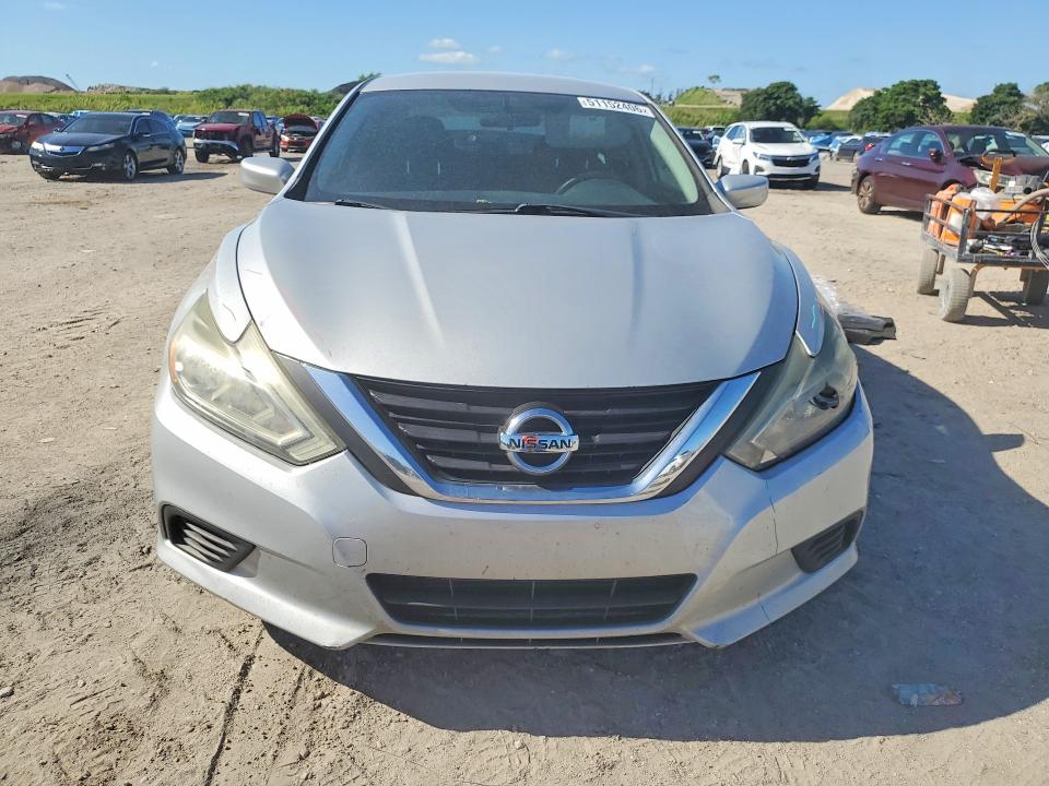 2017 Nissan Altima მანქანა იყიდება აუქციონზე, vin: 1N4AL3AP0HN310145, აუქციონის ნომერი: 51152406