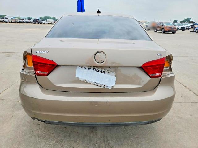 51639316 :رقم المزاد ، 1VWAS7A31FC035067 vin ، 2015 Volkswagen Passat مزاد بيع