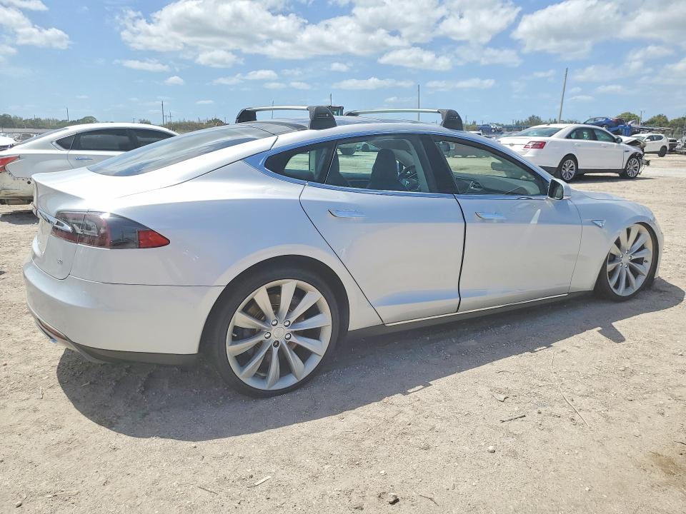 50855836 :رقم المزاد ، 5YJSA1CN4DFP04115 vin ، 2013 Tesla Model S مزاد بيع