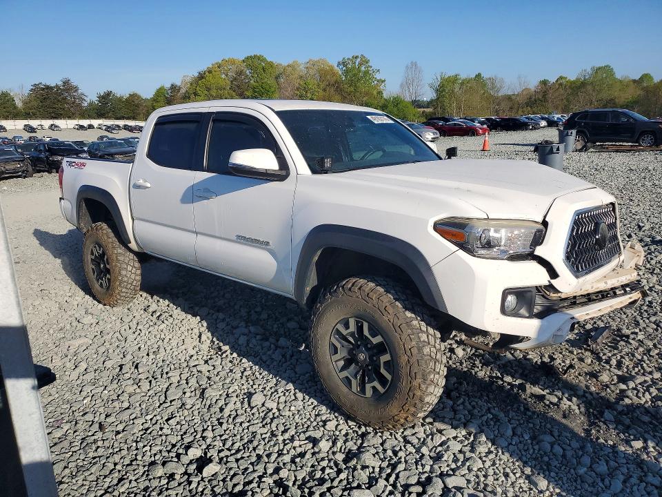 49183176 :رقم المزاد ، 5TFCZ5AN4JX152804 vin ، 2018 Toyota Tacoma Double Cab/sr مزاد بيع