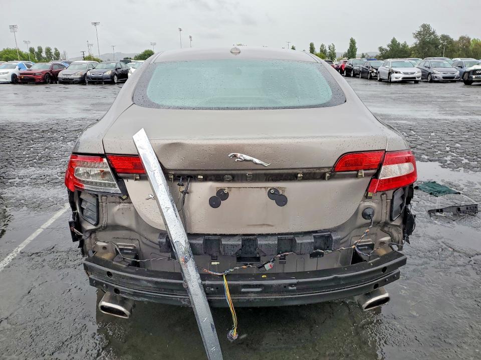 50672756 :رقم المزاد ، SAJWA0FA2AHR59010 vin ، 2010 Jaguar Xf مزاد بيع