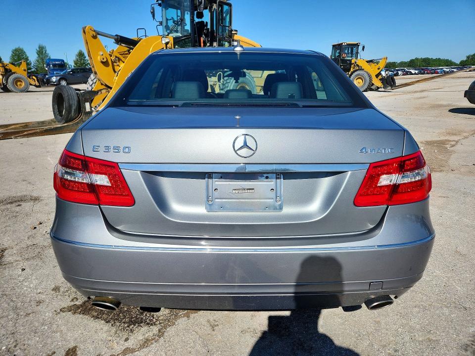 51262766 :رقم المزاد ، WDDHF8HB2BA431335 vin ، 2011 Mercedes-benz E مزاد بيع